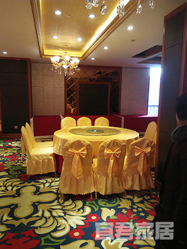宇成朝陽(yáng)酒店臺布椅套實(shí)拍1
